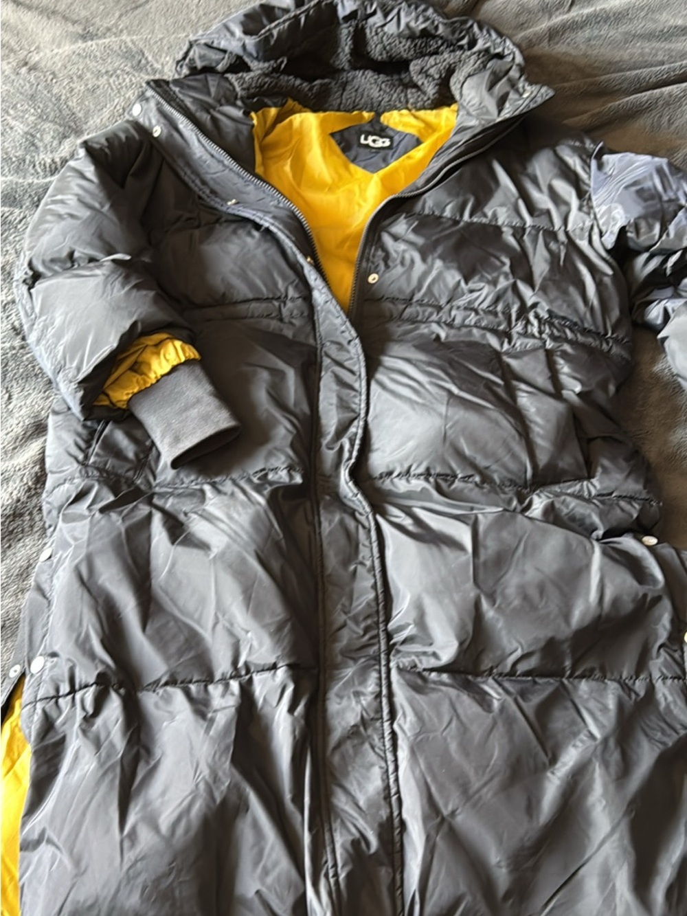 Like new UGG Women Long Puffer Jacket in black with Yellow Lining